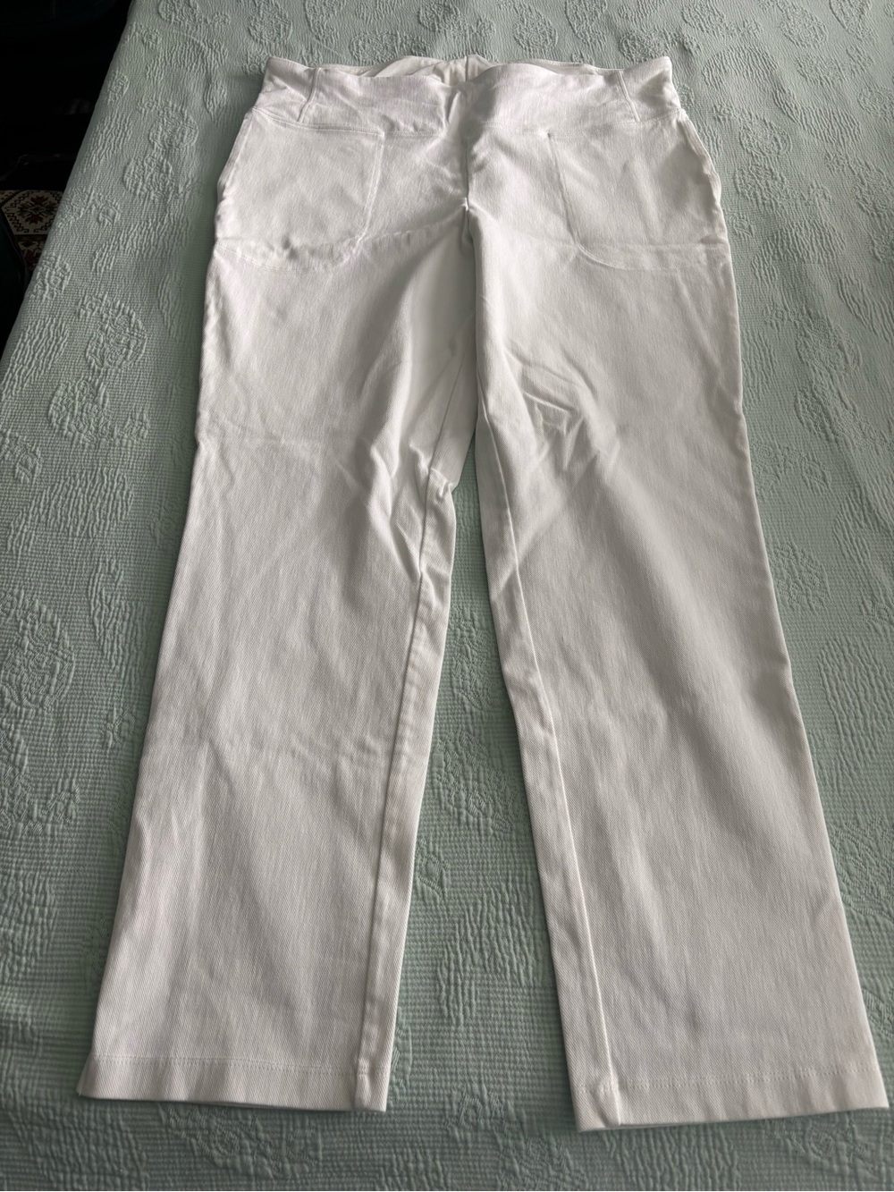 Women with control size 1X White Women’s Straight-Leg Jeans